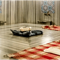 Ankara'nın güzel semti Çankaya, sadece tarihi ve kültürel zenginlikleri ile değil, aynı zamanda Çankaya Hamam gibi benzersiz rahatlama noktalarıyla da ünlüdür. Çankaya Hamam, geleneksel Türk hamamının modern konforla birleştiği bir yer olarak, misafirlerine benzersiz bir deneyim sunar. Çankaya Hamam Nedir? Çankaya Hamam, yılların verdiği deneyim ve uzman personeliyle, geleneksel Türk hamamının özünü yakalayan bir mekandır. Burada sadece vücudunuzu temizlemekle kalmaz, aynı zamanda ruhunuzu da arındırırsınız. Hamamın sıcak taşları, nefes kesen bir atmosferde gevşemenize yardımcı olurken, profesyonel hamam ustaları da size özel bir hizmet sunar. Çankaya Hamam Hizmetleri Çankaya Hamam, çeşitli hizmetler sunarak her türlü ihtiyaca cevap verir. Bu hizmetler arasında: 1. Geleneksel Türk Hamamı Geleneksel Türk hamamı denince akla sıcak taşlar, köpükler ve rahatlama gelir. Çankaya Hamam'da, bu deneyimi en saf haliyle yaşayabilirsiniz. Usta hamamcılar, vücudunuzdaki tüm gerilimi ortadan kaldırır. 2. Masaj Terapileri Çankaya Hamam, profesyonel masaj terapistleri ile hizmet verir. Sırt ağrısı, stres veya kas gerginliği gibi sorunlarınıza özel masaj seçenekleri sunar. Bedeninizi yeniden canlandırmak için mükemmel bir tercihtir. 3. Cilt Bakımı Cildinizin ihtiyacına göre özelleştirilmiş cilt bakımı seçenekleri sunan Çankaya Hamam, cildinizi tazelenmiş ve yenilenmiş hissettirir. Neden Çankaya Hamam? Çankaya Hamam'ı tercih etmek için birkaç neden vardır: Gelenek ve Modernlik Bir Arada: Çankaya Hamam, geleneksel Türk hamamının güzelliklerini modern konforla birleştirir. Profesyonellik: Usta hamamcılar ve terapistler, misafirlerine en yüksek kalitede hizmet sunar. Rahatlama: Hamamın sıcaklığı ve masaj terapileri, sizi tüm stresten arındırır. Cilt Bakımı: Özelleştirilmiş cilt bakımı ile cildinizin güzelliğini ortaya çıkarır. Çankaya Hamam, Ankara'da ruhsal ve bedensel rahatlama arayanlar için mükemmel bir seçenektir. Siz de bu benzersiz deneyimi yaşamak için hemen rezervasyon yapabilirsiniz. Eğer Çankaya Hamam hizmetleri hakkında daha fazla bilgi almak veya rezervasyon yapmak isterseniz, lütfen Çankaya Hamam web sitesini ziyaret edin veya aşağıdaki iletişim bilgilerinden bize ulaşın.